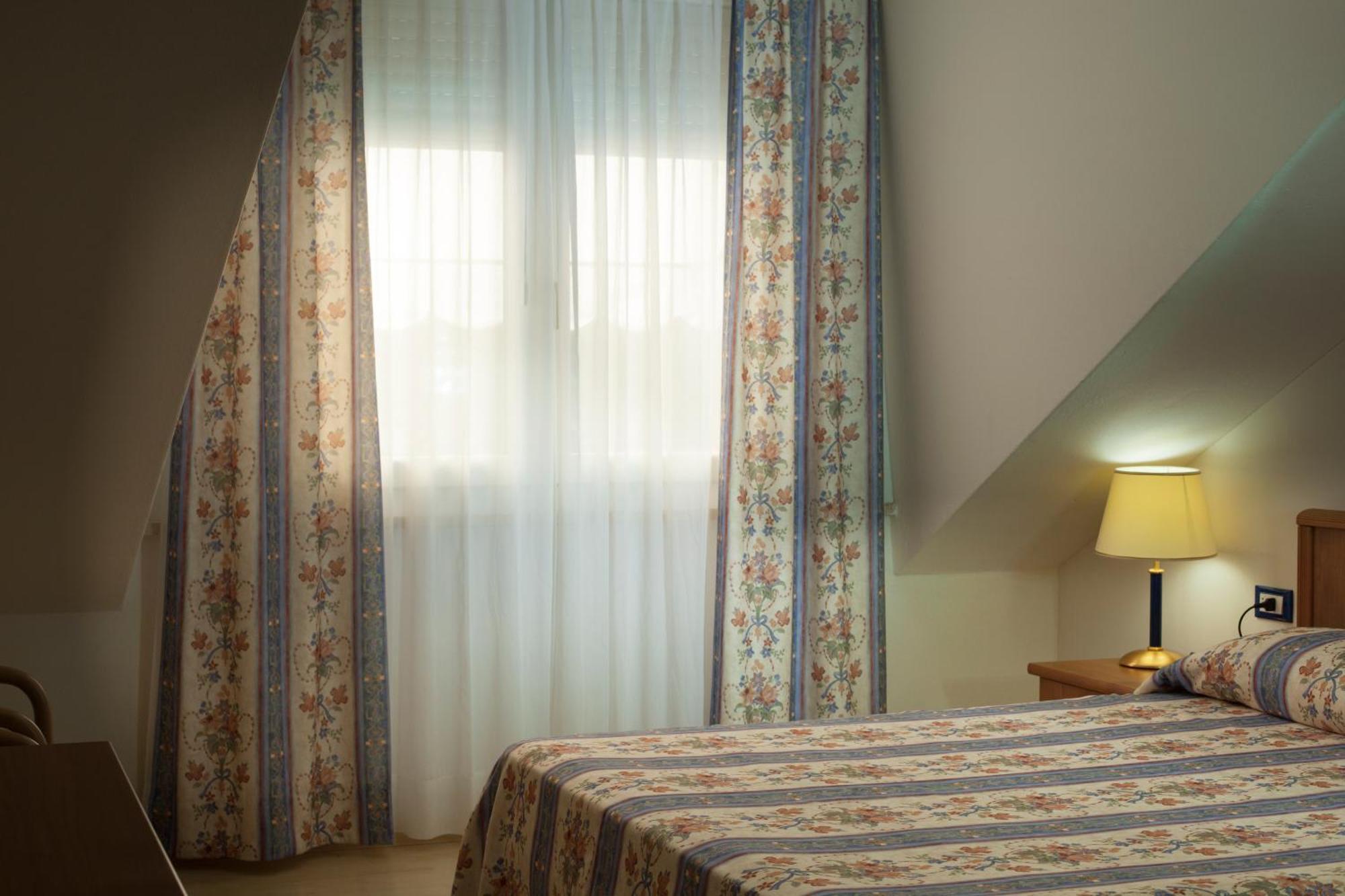 Hotel Caracas Lignano Sabbiadoro Habitación foto
